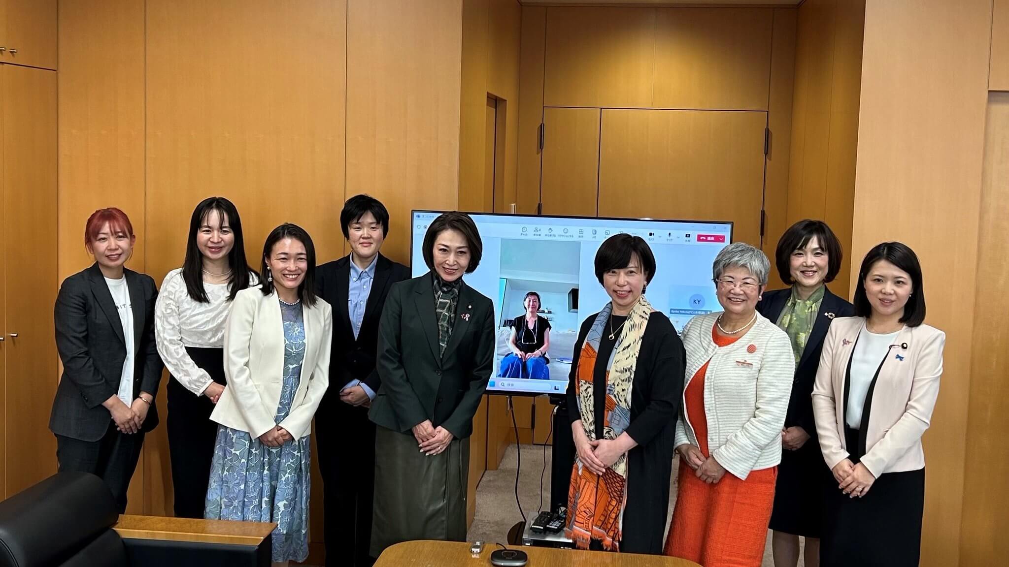 内閣府三原じゅん子大臣主催「地域で輝く女性起業家サロン」に参加しました