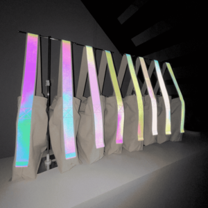 【宇宙コラボバッグ】 反射技術を持つ「LIGHTFORCE」と「コスモ女子」がコラボで制作した子どもたちの安全を考えた「光る」オリジナルバッグが11/1（水）から販売